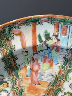 Een ovale Chinese gemonogrammeerde Canton famille rose schotel, 19e eeuw — foto 6