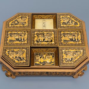 Een overcomplete Chinese spellendoos in deels verguld lakwerk met parelmoeren accessoires, Canton, 19e eeuw — foto 40