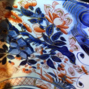Een overgedecoreerde Chinese blauwwitte kraakporseleinen kom, Wanli — foto 11