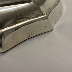 Een paar Belgische zilveren kandelaars, wellicht Bergen, 2e helft 18e eeuw — foto 10