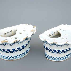 Een paar blauw-witte bloemenhouders, Rijsel, 18e eeuw — foto 1