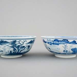 Een paar blauw-witte Chinees porseleinen kommen met landschapsdecor, 19e eeuw — foto 2