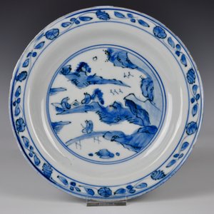 Een paar blauw-witte Chinese borden met landschapsdecor, Ming, Jiajing/Wanli — foto 4