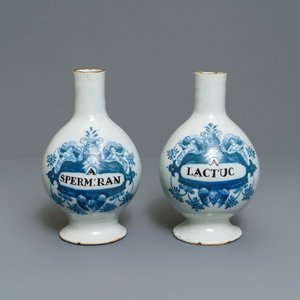 Een paar blauw-witte Delftse apothekersflessen, 18e eeuw — foto 5