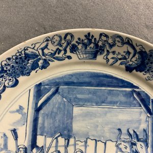 Een paar blauw-witte Delftse borden met bijbelse voorstelling, 18e eeuw — foto 6