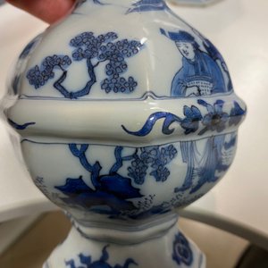Een paar blauw-witte Delftse chinoiserie vazen, eind 17e eeuw — foto 16