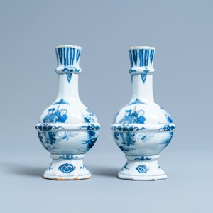 Een paar blauw-witte Delftse chinoiserie vazen, eind 17e eeuw — foto 4