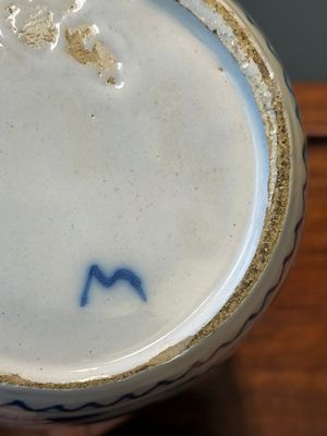 Een paar blauw-witte Delftse chinoiserie vazen met houten deksels, 18e eeuw — foto 9