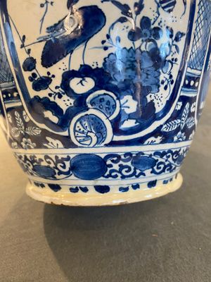 Een paar blauw-witte Delftse flesvormige chinoiserie vazen, 18e eeuw — foto 16