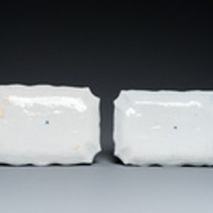 Een paar blauw-witte Delftse 'haring' schotels, 18e eeuw — foto 2
