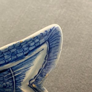 Een paar blauw-witte Delftse 'haring' schotels, 18e eeuw — foto 14