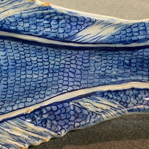 Een paar blauw-witte Delftse 'haring' schotels, 18e eeuw — foto 16