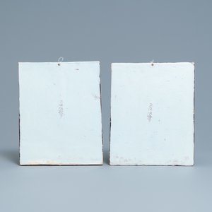 Een paar blauw-witte Delftse plaquettes met zwarte rand, 18e eeuw — foto 2