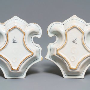 Een paar blauw-witte Delftse rijsttafel schotels, eind 17e eeuw — foto 3