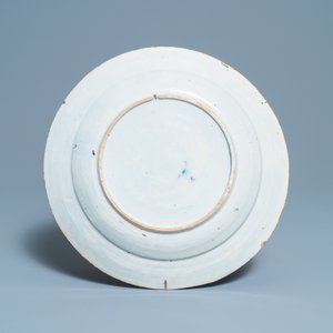 Een paar blauw-witte Delftse schotels en een paar polychrome borden, 18e eeuw — foto 5