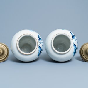 Een paar blauw-witte Delftse tabakspotten met indianen, 18e eeuw — foto 6