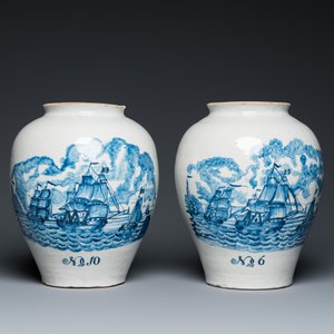 Een paar blauw-witte Delftse tabakspotten met maritiem decor, 18e eeuw — foto 2