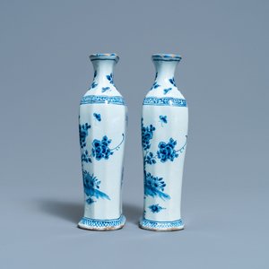 Een paar blauw-witte Delftse vaasjes en een polychroom pauwenstaart bordje, 18e eeuw — foto 5