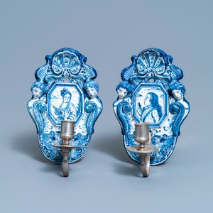 Een paar blauw-witte Delftse wandblakers met portretten van prins Willem IV en prinses Anna, 18e eeuw — foto 2