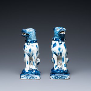 Een paar blauw-witte Delftse zittende honden, 18e eeuw — foto 5