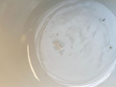 Een paar blauw-witte en ijzerrode 'draken' kommen, Xuantong merk en periode — foto 11