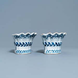 Een paar blauw-witte Franse faience bloemenhouders, Rijsel, 18e eeuw — foto 6