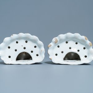 Een paar blauw-witte Franse faience bloemenhouders, Rijsel, 18e eeuw — foto 7