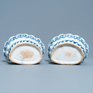 Een paar blauw-witte Franse faience bloemenhouders, Rijsel, 18e eeuw — foto 8