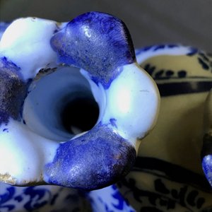 Een paar blauw-witte hartvormige tulpenvazen, Neurenberg, Duitsland, 18e eeuw — foto 12