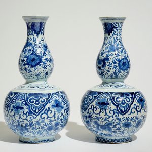 Een paar blauw-witte kalebasvaasjes in Delftse stijl, Nederland of Frankrijk, 19e eeuw — foto 2