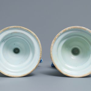 Een paar blauwwitte Delftse altaarvazen met chinoiserie decor, 17e eeuw — foto 5