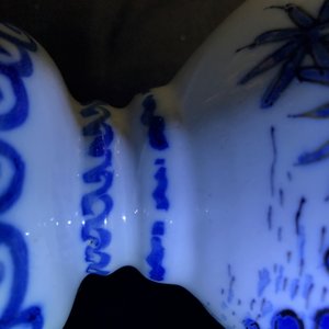 Een paar blauwwitte Delftse altaarvazen met chinoiserie decor, eind 17e eeuw — foto 30