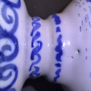 Een paar blauwwitte Delftse altaarvazen met chinoiserie decor, eind 17e eeuw — foto 31