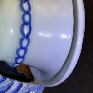 Een paar blauwwitte Delftse altaarvazen met chinoiserie decor, eind 17e eeuw — foto 33