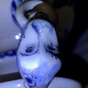 Een paar blauwwitte Delftse altaarvazen met chinoiserie decor, eind 17e eeuw — foto 38