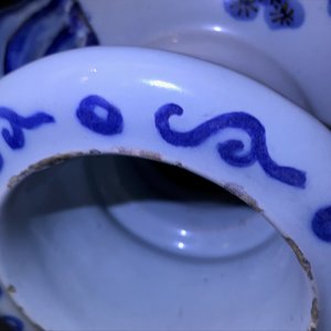 Een paar blauwwitte Delftse altaarvazen met chinoiserie decor, eind 17e eeuw — foto 40