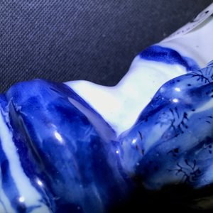 Een paar blauwwitte Delftse figuren van draailierspelers op basementen, 18e eeuw — foto 16