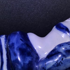 Een paar blauwwitte Delftse figuren van draailierspelers op basementen, 18e eeuw — foto 17