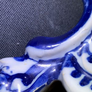 Een paar blauwwitte Delftse figuren van draailierspelers op basementen, 18e eeuw — foto 19