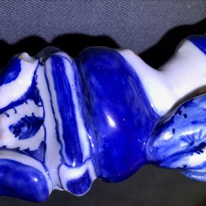 Een paar blauwwitte Delftse figuren van draailierspelers op basementen, 18e eeuw — foto 32