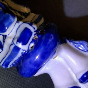 Een paar blauwwitte Delftse figuren van draailierspelers op basementen, 18e eeuw — foto 35