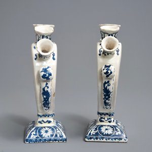 Een paar blauwwitte Delftse hartvormige tulpenvazen, 19e eeuw — foto 5
