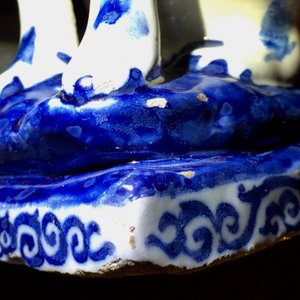 Een paar blauwwitte Delftse honden, 1e helft 18e eeuw — foto 17