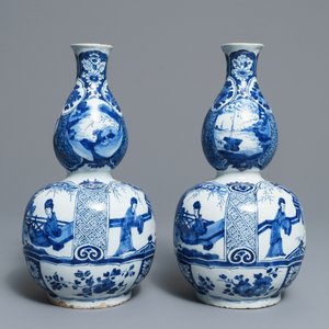 Een paar blauwwitte Delftse kalebasvazen met chinoiserie decor, 18e eeuw — foto 4