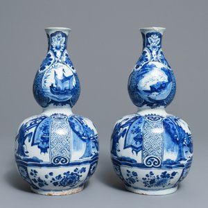 Een paar blauwwitte Delftse kalebasvazen met chinoiserie decor, 18e eeuw — foto 6