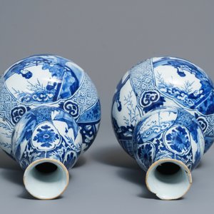 Een paar blauwwitte Delftse kalebasvazen met chinoiserie decor, 18e eeuw — foto 8