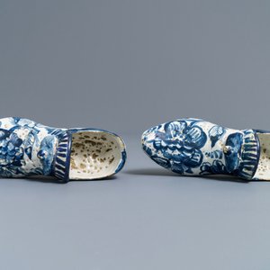 Een paar blauwwitte modellen van schoentjes, Friesland, Bolsward, 2e helft 18e eeuw — foto 6