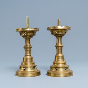 Een paar bronzen kandelaars, Vlaanderen of Nederland, 15/16e eeuw — foto 3