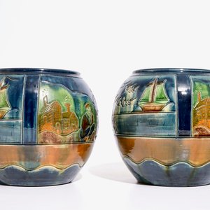 Een paar cache-pots "Oost West Thuis Best", een paar hanglampen en een vuurkorfje in Vlaams aardewerk, 20e eeuw — foto 7