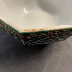 Een paar Chinese Bencharong dekseldozen voor de Thaise markt, 19e eeuw — foto 16